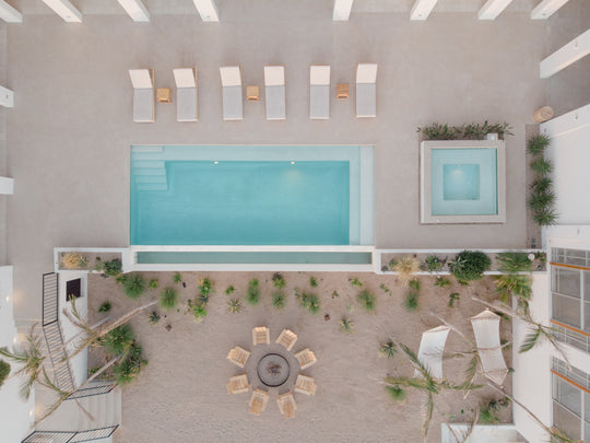 Pool & Jacuzzi